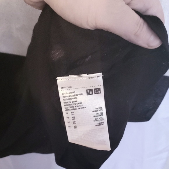 UNIQLO Original Viscose B&W Blouse, Size S, NWT - Picture 4 of 7